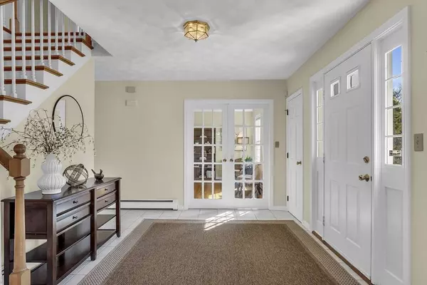 8 Harper Cir, Andover, MA 01810