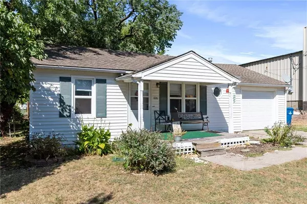 608 NE 76TH ST, Gladstone, MO 64118