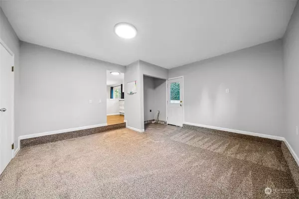 1104 Eleanor CT, Steilacoom, WA 98388