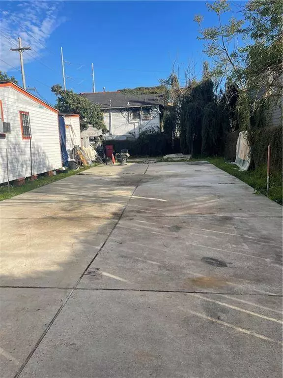 1329 EAGLE ST, New Orleans, LA 70118