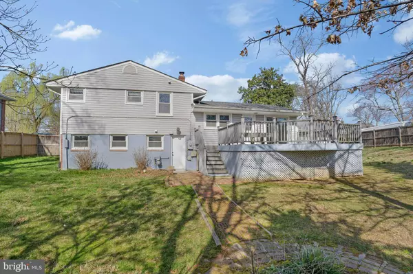 6305 CRESTWOOD DR, Alexandria, VA 22312