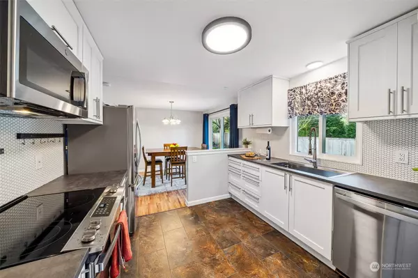 1104 Eleanor CT, Steilacoom, WA 98388