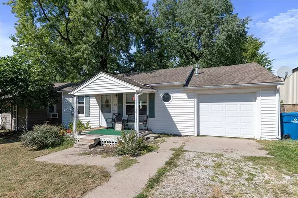 608 NE 76TH ST, Gladstone, MO 64118