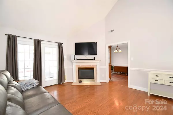 1543 Crowders Woods DR, Gastonia, NC 28052