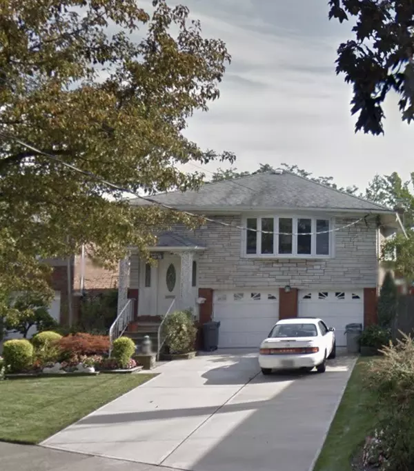 141-10 South Dr, Whitestone, NY 11357