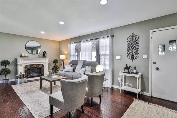 8705 E 74th ST, Kansas City, MO 64133