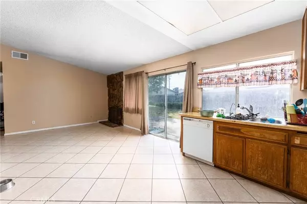 888 S Teakwood AVE, Rialto, CA 92376