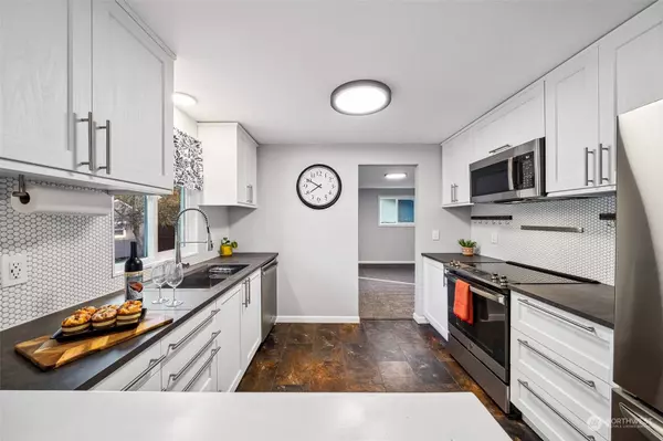 1104 Eleanor CT, Steilacoom, WA 98388