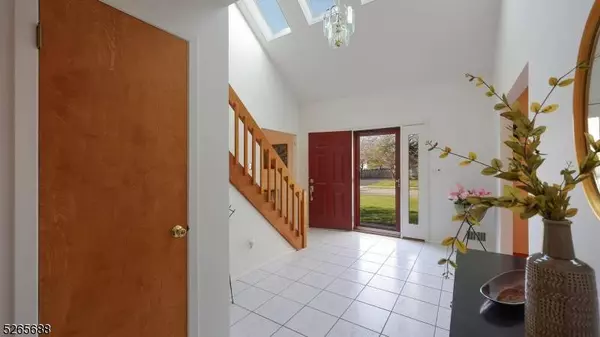 16 Pembroke Ter, Hillsborough Twp., NJ 08844