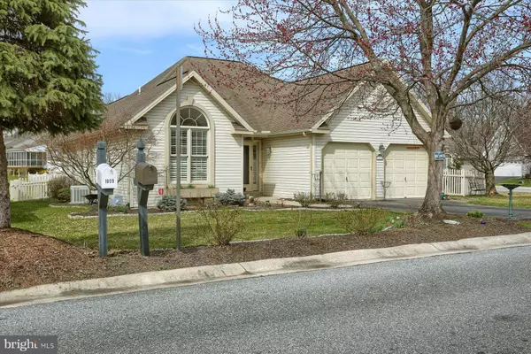 1814 MEADOW RIDGE DR, Hummelstown, PA 17036