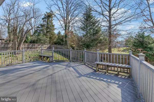 6305 CRESTWOOD DR, Alexandria, VA 22312