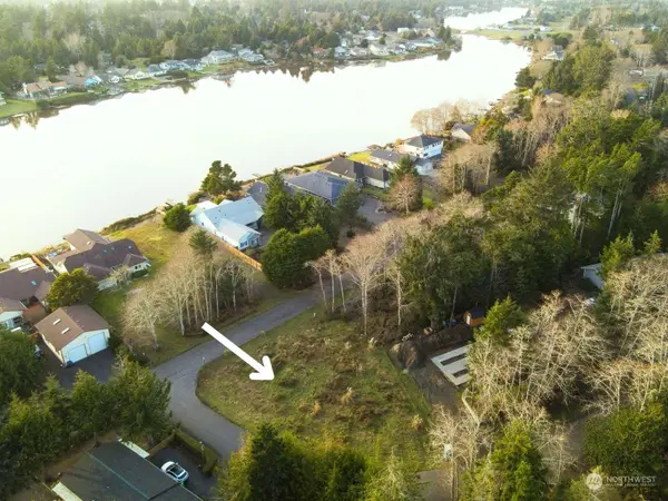 300 NE LAKE VIEW LOOP, Ocean Shores, WA 98569