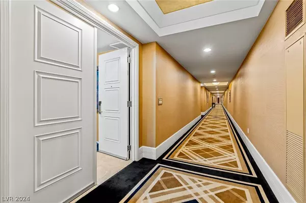 2000 N Fashion Show Drive #2405, Las Vegas, NV 89109