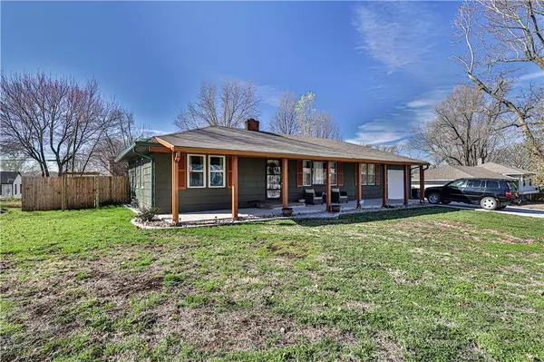 8705 E 74th ST, Kansas City, MO 64133