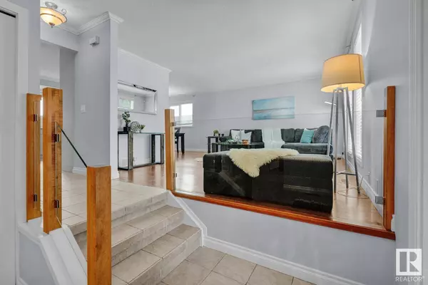 17307 85 AV NW, Edmonton, AB T5T 0P7