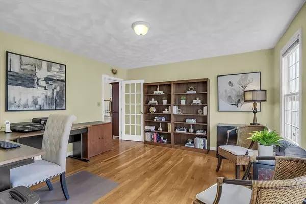 8 Harper Cir, Andover, MA 01810