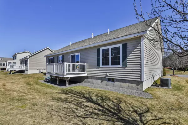 2 Cricketfield LN, Hudson, NH 03051