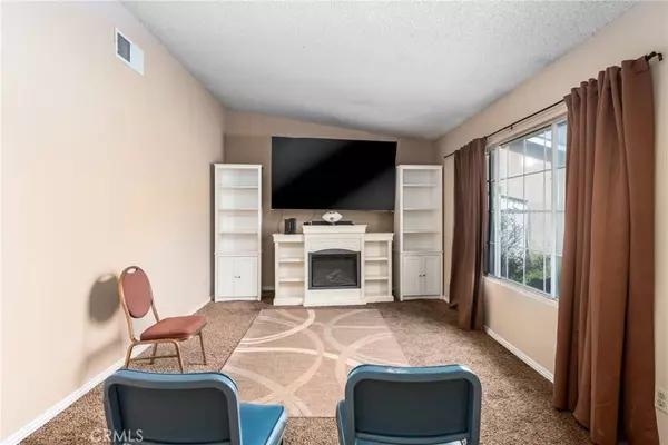 888 S Teakwood AVE, Rialto, CA 92376