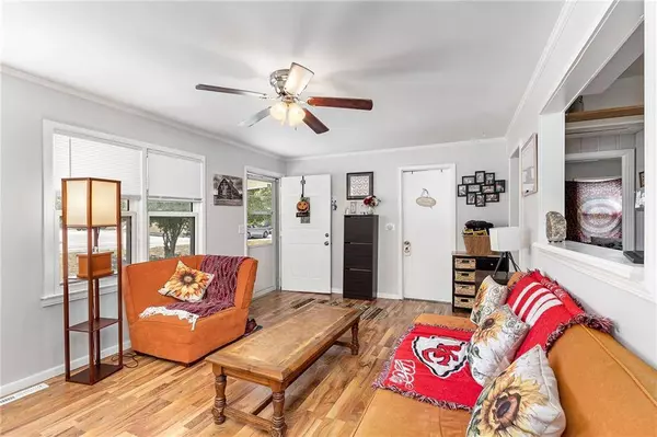 608 NE 76TH ST, Gladstone, MO 64118