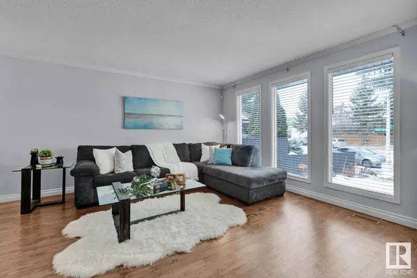 17307 85 AV NW, Edmonton, AB T5T 0P7