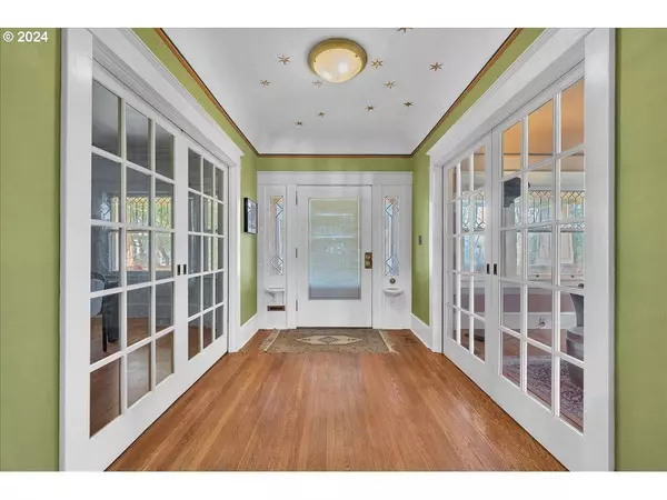 425 NE MIRIMAR PL, Portland, OR 97232