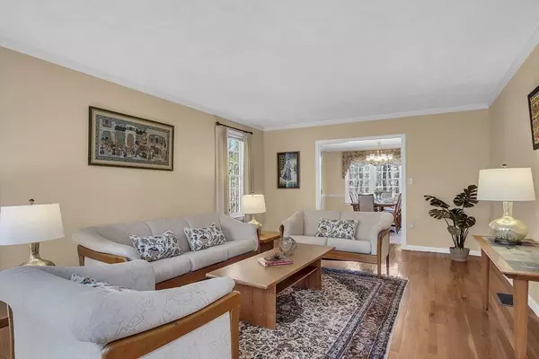 8 Harper Cir, Andover, MA 01810