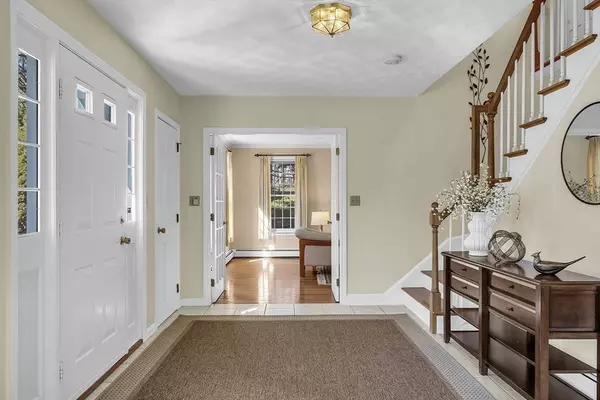 8 Harper Cir, Andover, MA 01810