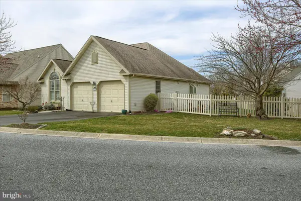 1814 MEADOW RIDGE DR, Hummelstown, PA 17036