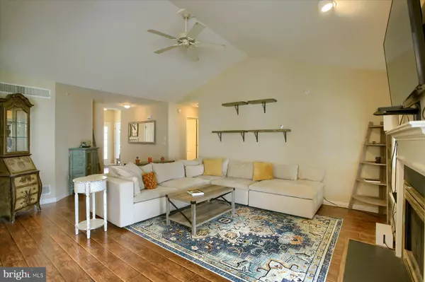 1814 MEADOW RIDGE DR, Hummelstown, PA 17036