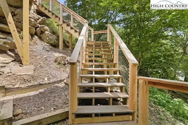 114 Spruce Hollow RD, Beech Mountain, NC 28604