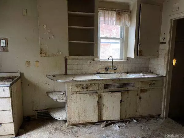 16509 ROSSINI Drive, Detroit, MI 48205