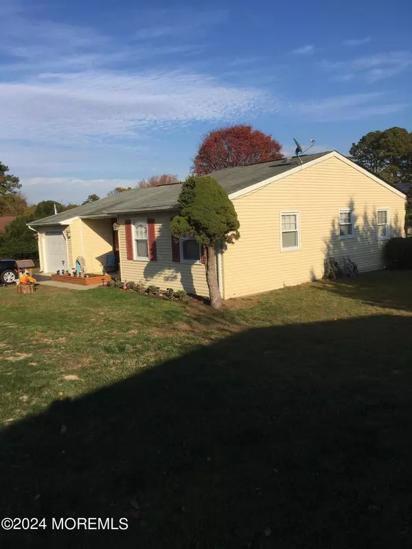 38 Falmouth Avenue, Manchester, NJ 08759