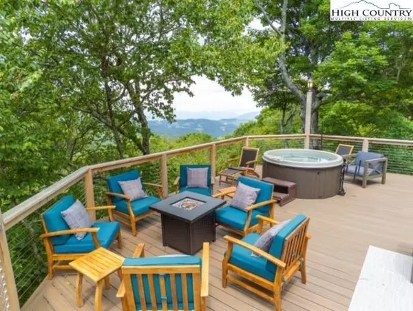 114 Spruce Hollow RD, Beech Mountain, NC 28604