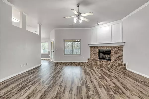 1809 Meadow Run Drive, Moore, OK 73160