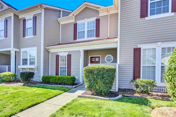 8244 Carob Tree LN, Charlotte, NC 28215