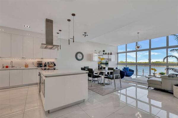 2870 N Ocean Dr, Hollywood, FL 33019