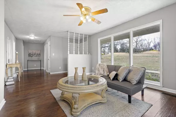 4272 Greenville Rd, Hopkinsville, KY 42240