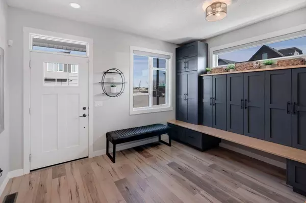 401 Chinook Gate SQ SW, Airdrie, AB T4B 4V9