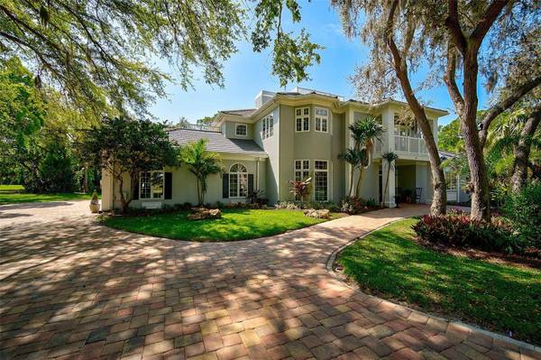 922 MACEWEN DR, Osprey, FL 34229