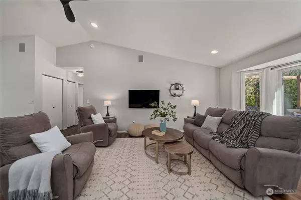 1317 205th AVE E, Lake Tapps, WA 98391