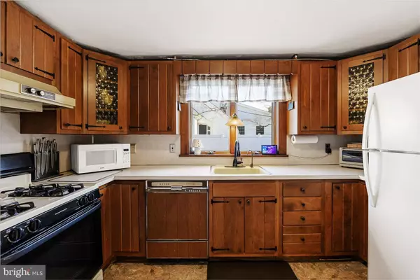 5 MONMOUTH DR, Monmouth Junction, NJ 08852