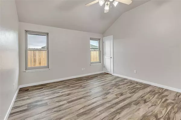 1809 Meadow Run Drive, Moore, OK 73160