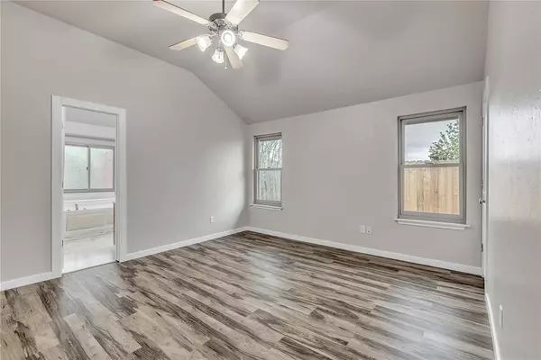 1809 Meadow Run Drive, Moore, OK 73160