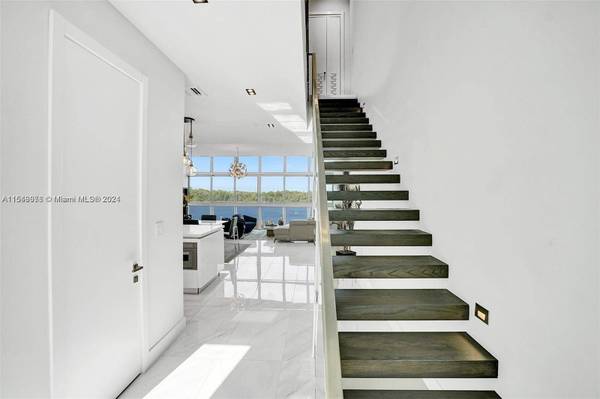 2870 N Ocean Dr, Hollywood, FL 33019