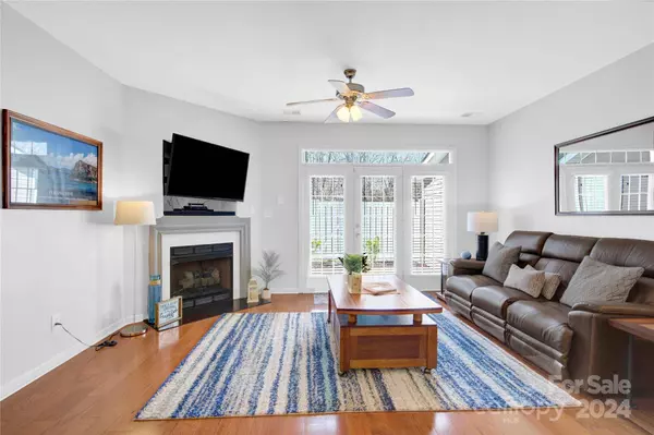 8244 Carob Tree LN, Charlotte, NC 28215