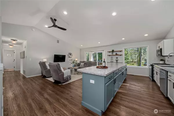 1317 205th AVE E, Lake Tapps, WA 98391