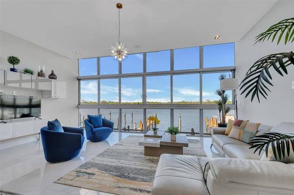 2870 N Ocean Dr, Hollywood, FL 33019