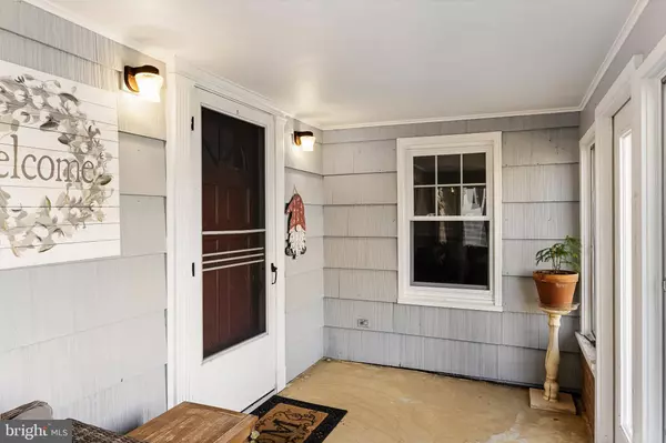 5 MONMOUTH DR, Monmouth Junction, NJ 08852