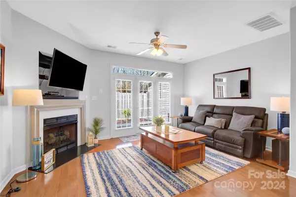 8244 Carob Tree LN, Charlotte, NC 28215