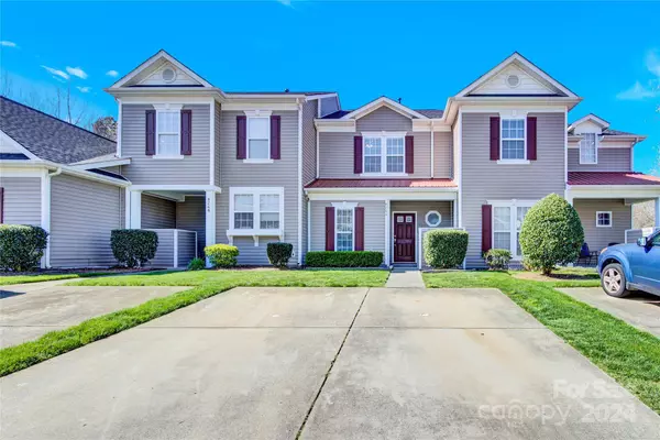 8244 Carob Tree LN, Charlotte, NC 28215